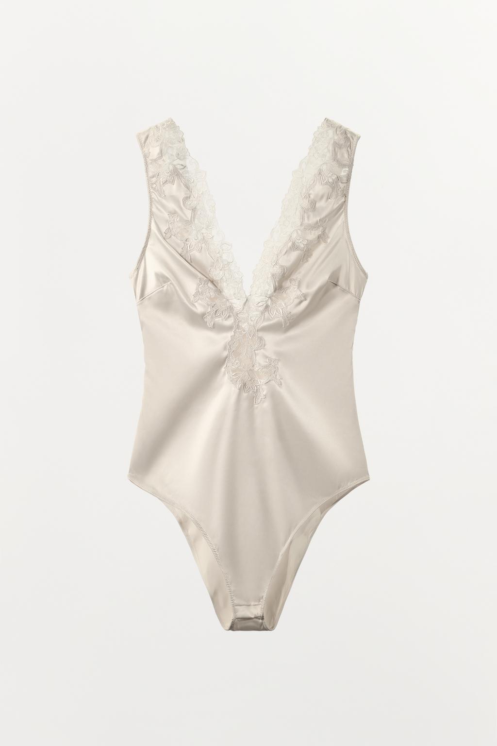 АТЛАСНОЕ БОДИ С КРУЖЕВОМ