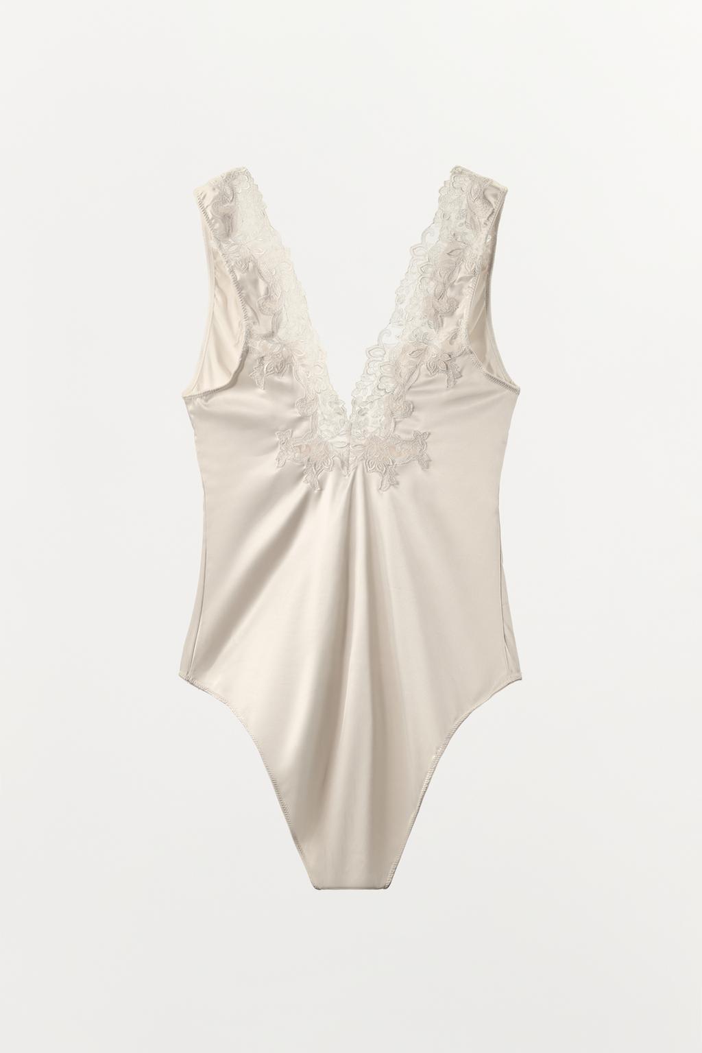 АТЛАСНОЕ БОДИ С КРУЖЕВОМ