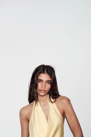 Атласный топ с горловиной халтер