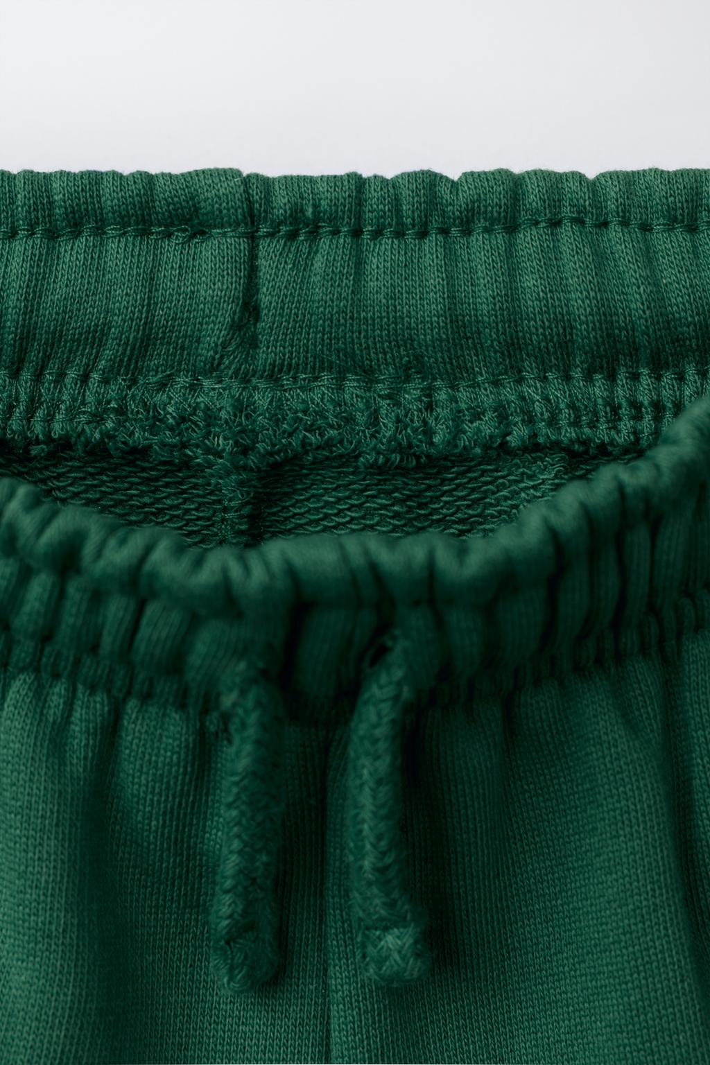 ШОРТЫ-БЕРМУДЫ БАЗОВЫЕ С ТЕКСТОВЫМ ПРИНТОМ