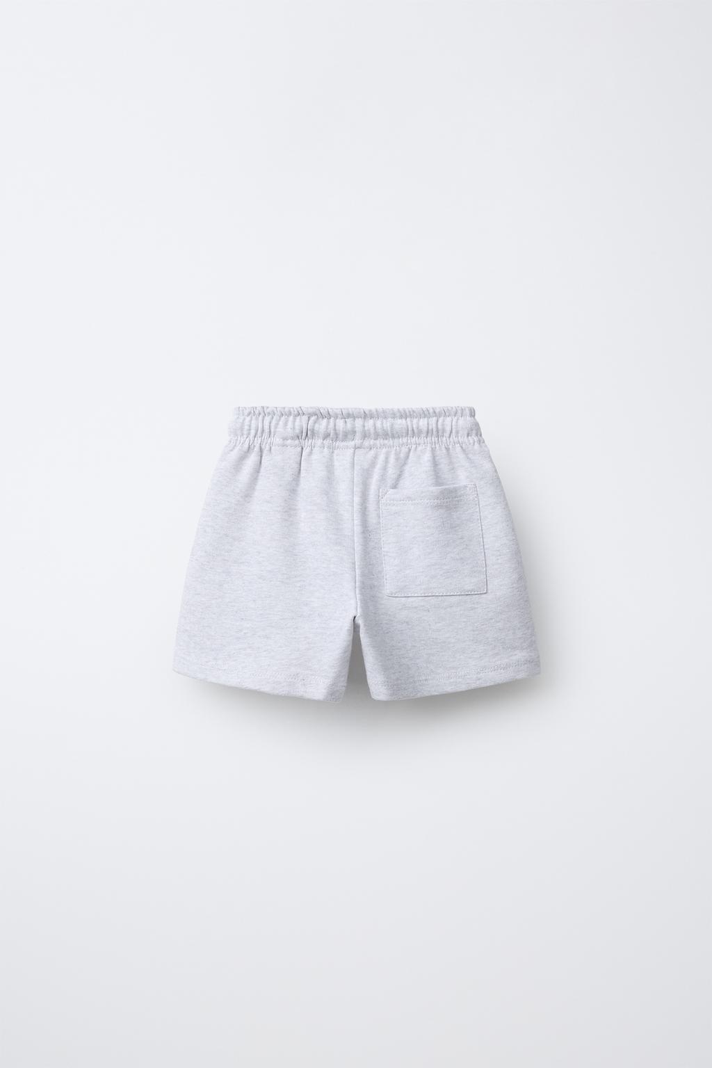 ШОРТЫ-БЕРМУДЫ БАЗОВЫЕ С ТЕКСТОВЫМ ПРИНТОМ