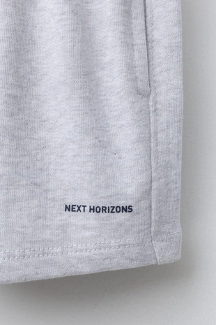 Шорты-бермуды базовые с текстовым принтом