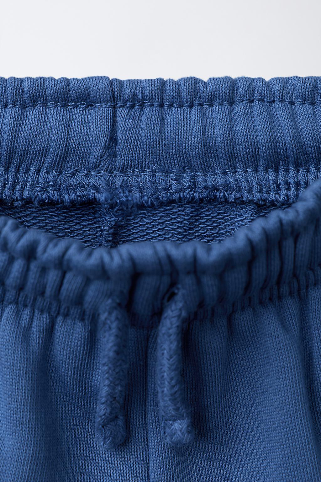 БАЗОВЫЕ ШОРТЫ С НАДПИСЬЮ