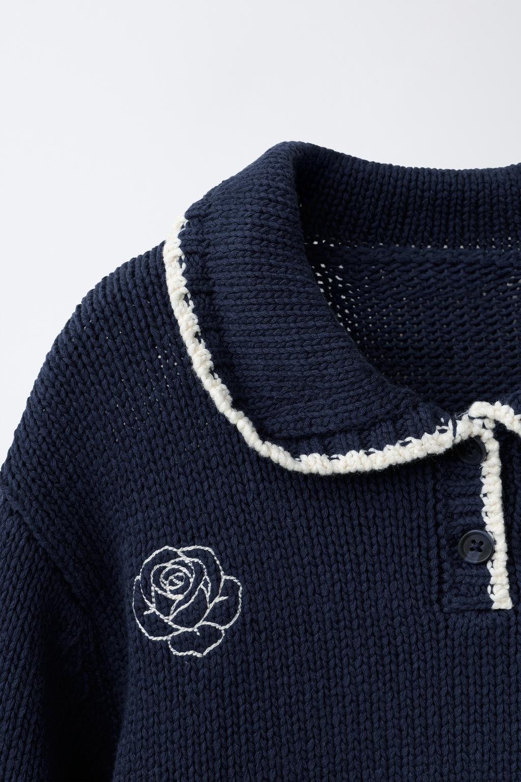 ВЯЗАНЫЙ СВИТЕР С ВОРОТНИКОМ-БАНТОМ И ВЫШИТЫМИ ЦВЕТАМИ