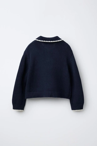 Вязаный свитер с воротником-бантом и вышитыми цветами- Заказать в России