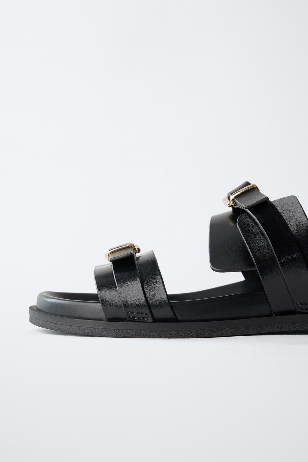 САНДАЛИИ С ПРЯЖКАМИ