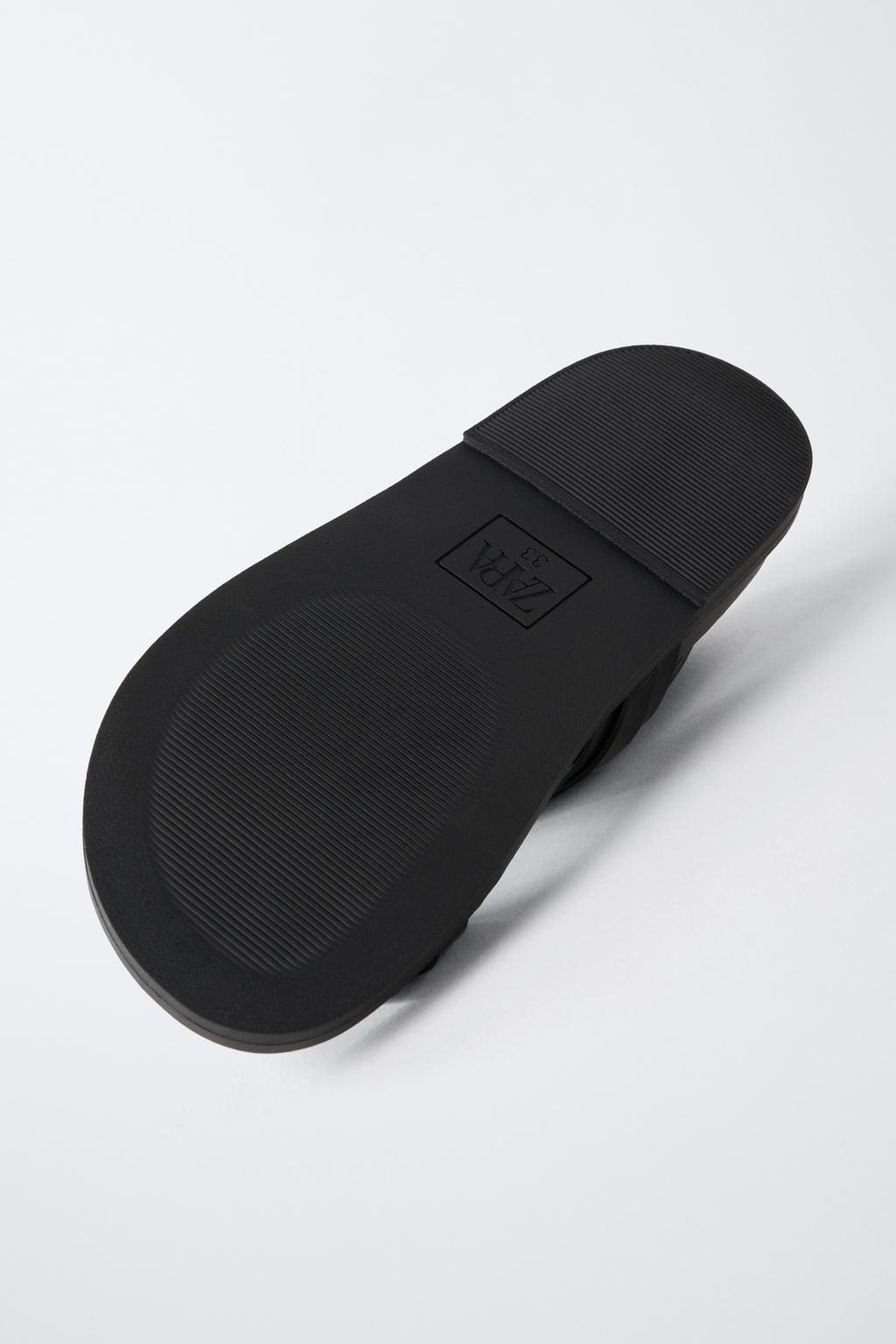 САНДАЛИИ С ПРЯЖКАМИ