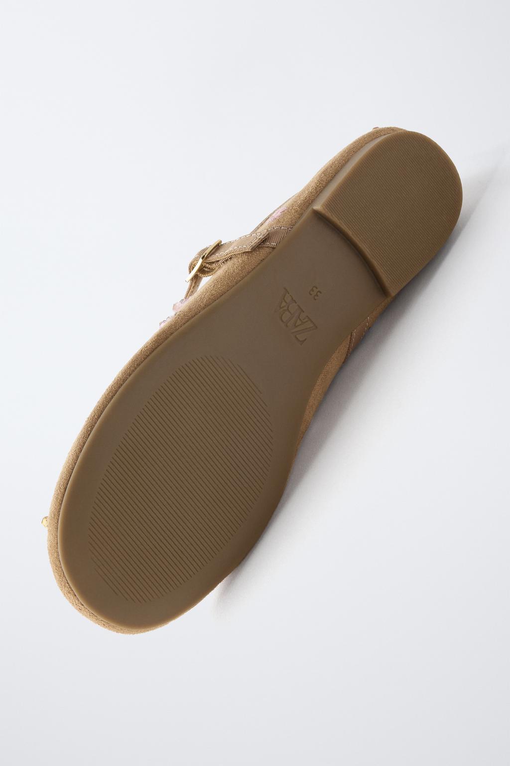 БАЛЕТКИ С ВЫШИВКОЙ В ВИДЕ ЦВЕТОВ