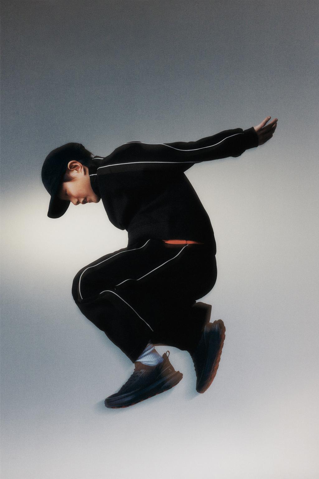 Спортивная толстовка с контрастными оборками