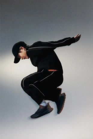 Спортивная толстовка с контрастными оборками- Заказать в России