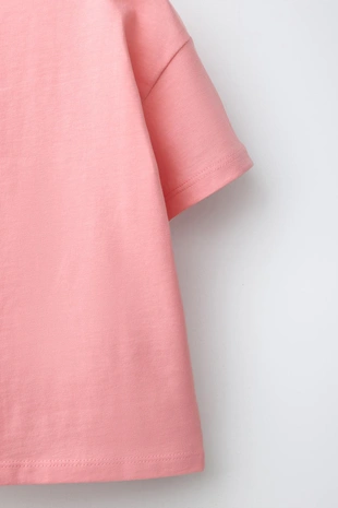 Футболка с карманом и вышивкой