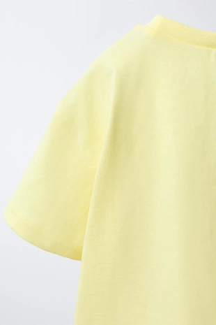 Футболка с карманом и вышивкой