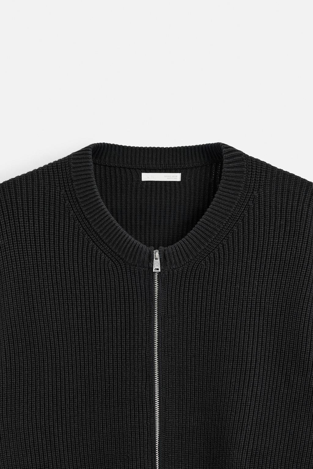 ЖИЛЕТ ИЗ РЕЛЬЕФНОГО ТРИКОТАЖА