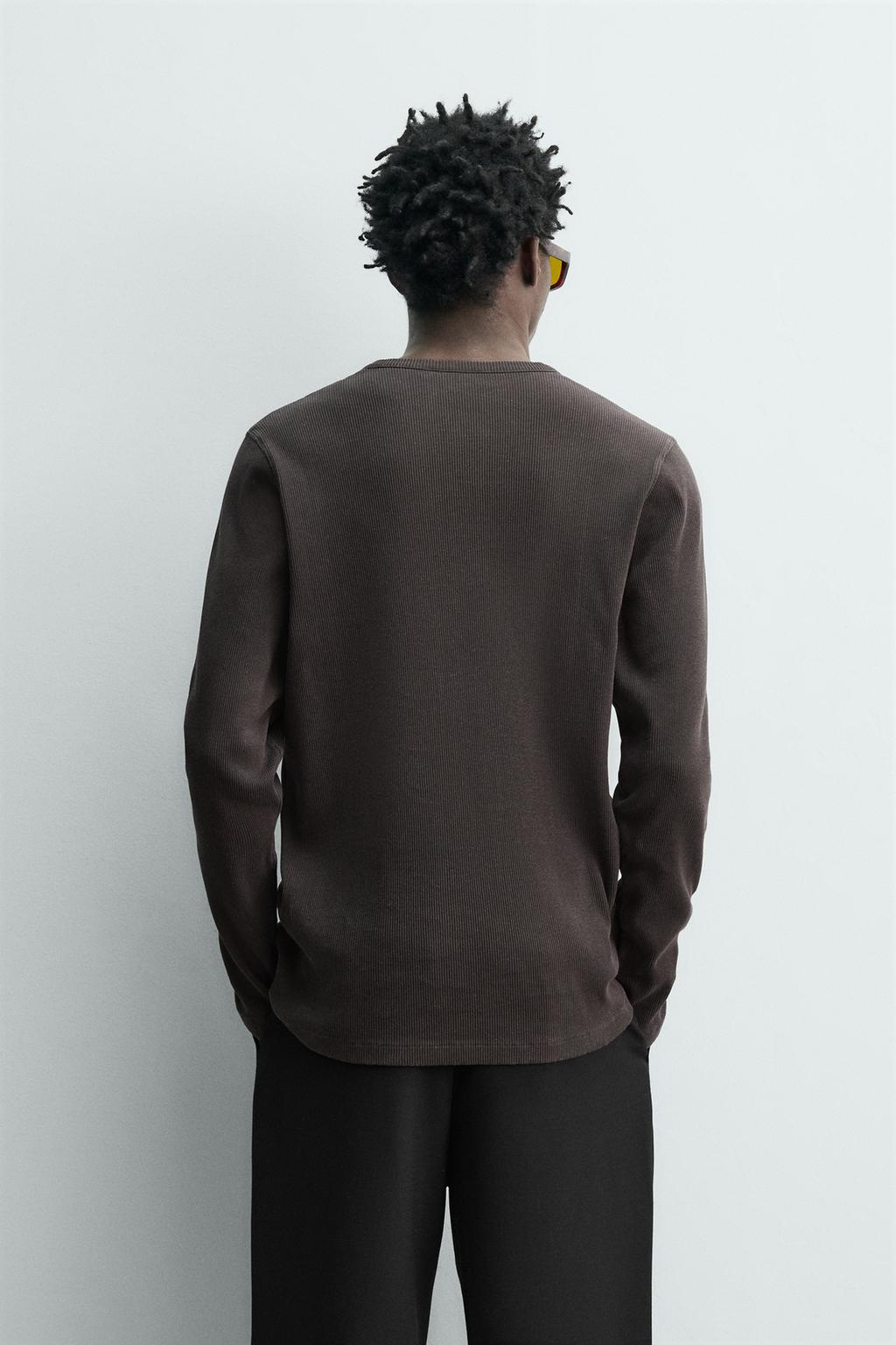 ФУТБОЛКА В РУБЧИК С ВЫРЕЗОМ «ХЕНЛИ»