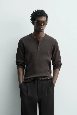 Футболка в рубчик с вырезом «хенли»- Заказать в России