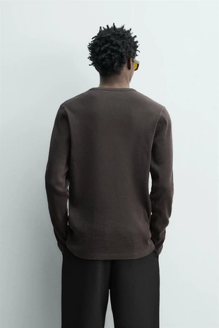 Футболка в рубчик с вырезом «хенли»- Заказать в России