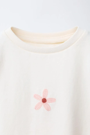 Футболка с цветочной вышивкой- Заказать в России