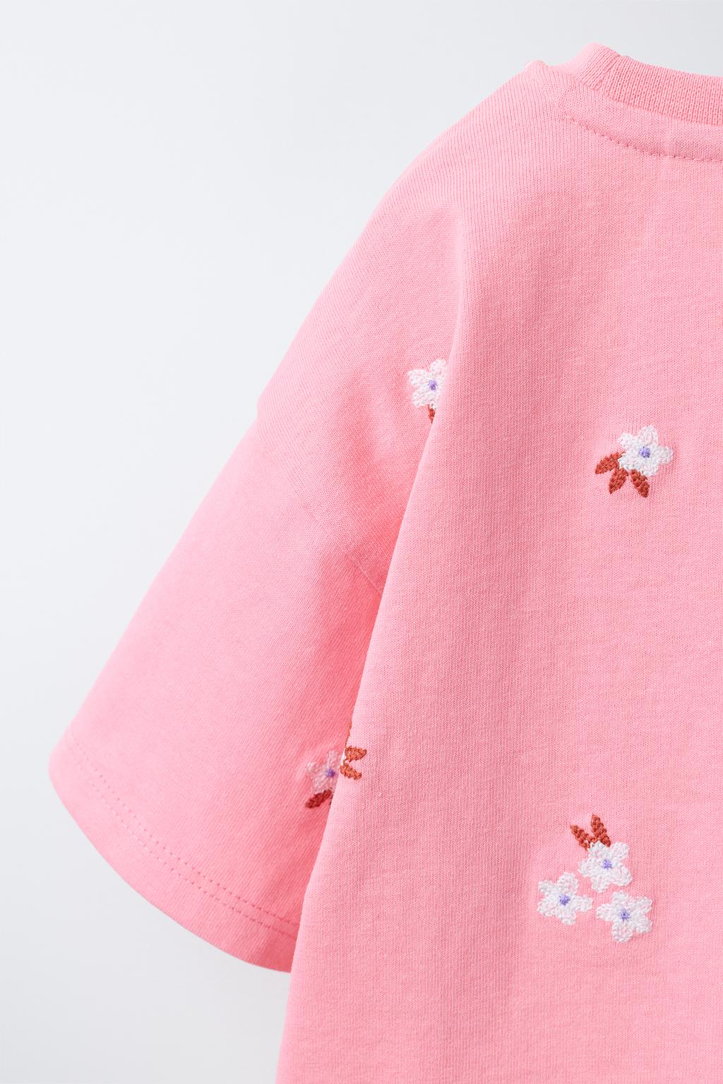 ФУТБОЛКА С ВЫШИТЫМИ ЦВЕТАМИ