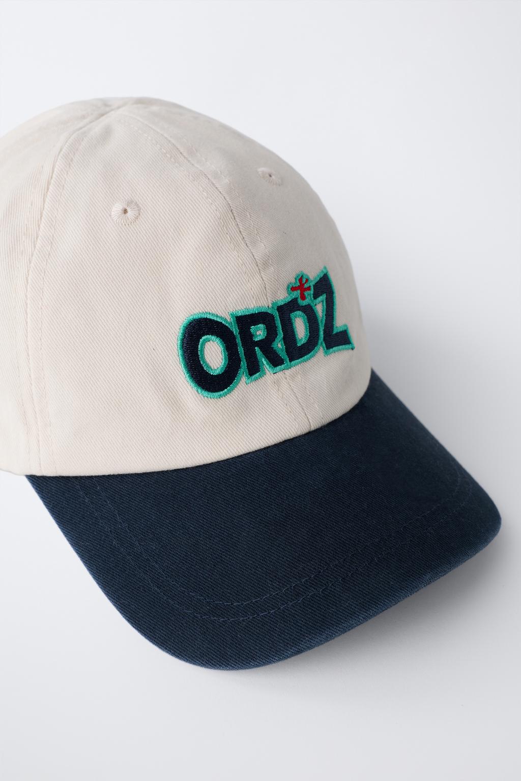 КЕПКА С ВЫШИТЫМ ЛОГОТИПОМ