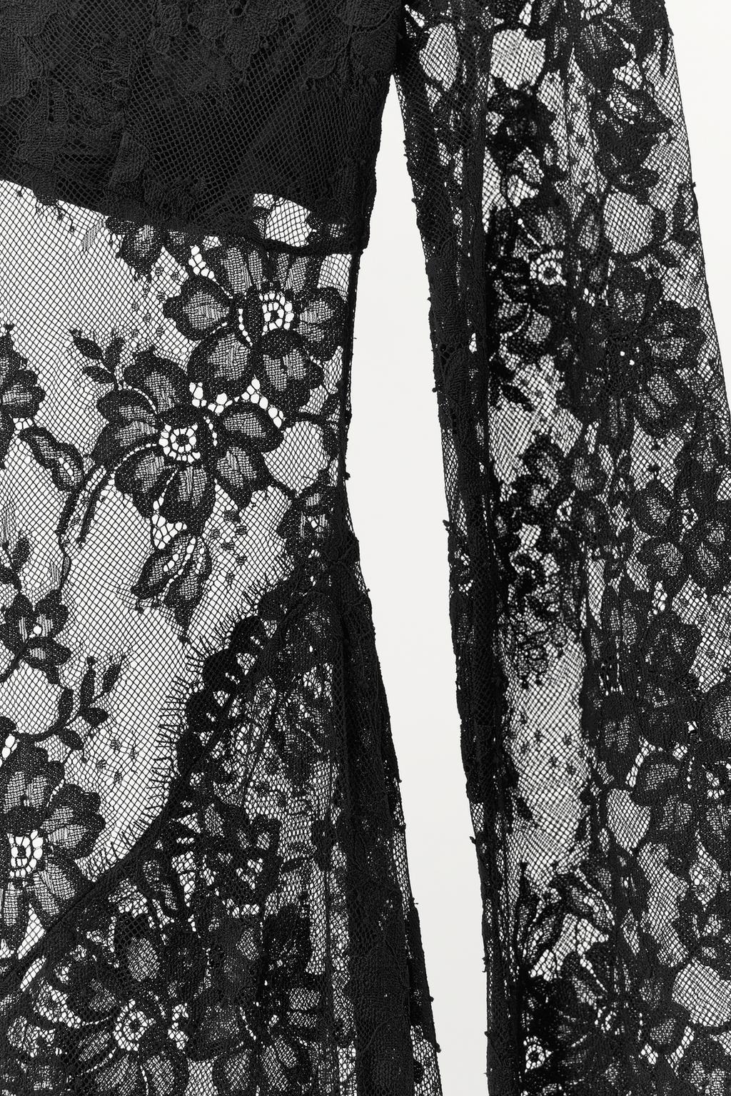 ДЛИННОЕ КРУЖЕВНОЕ ПЛАТЬЕ С ВЫРЕЗОМ НА СПИНЕ