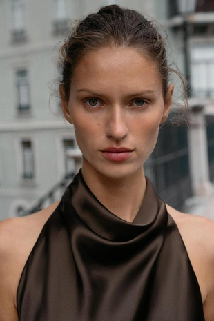 Короткое асимметричное платье с бантом- Заказать в России