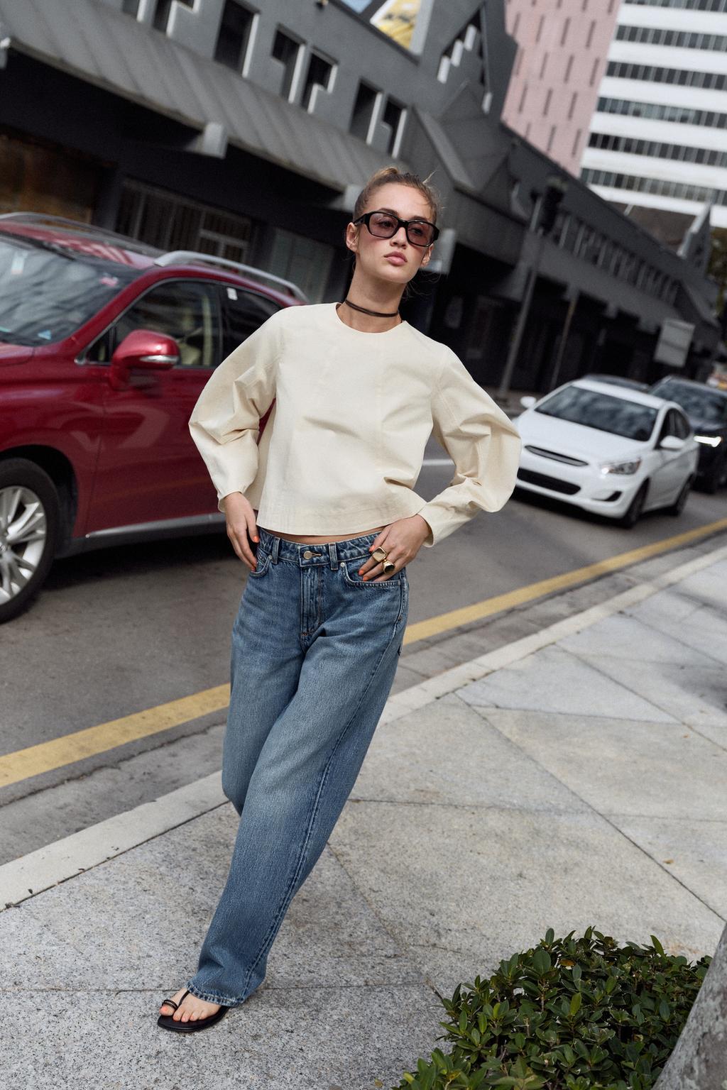 УКОРОЧЕННЫЙ ТОП С ОБЪЕМНЫМИ РУКАВАМИ