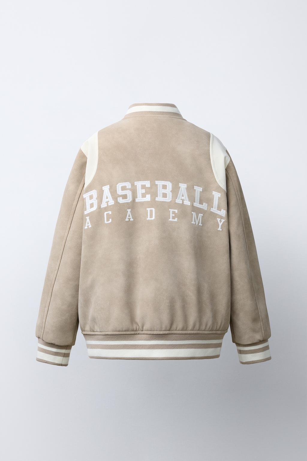 БОМБЕР ИЗ ИСКУССТВЕННОЙ ЗАМШИ С НАДПИСЬЮ