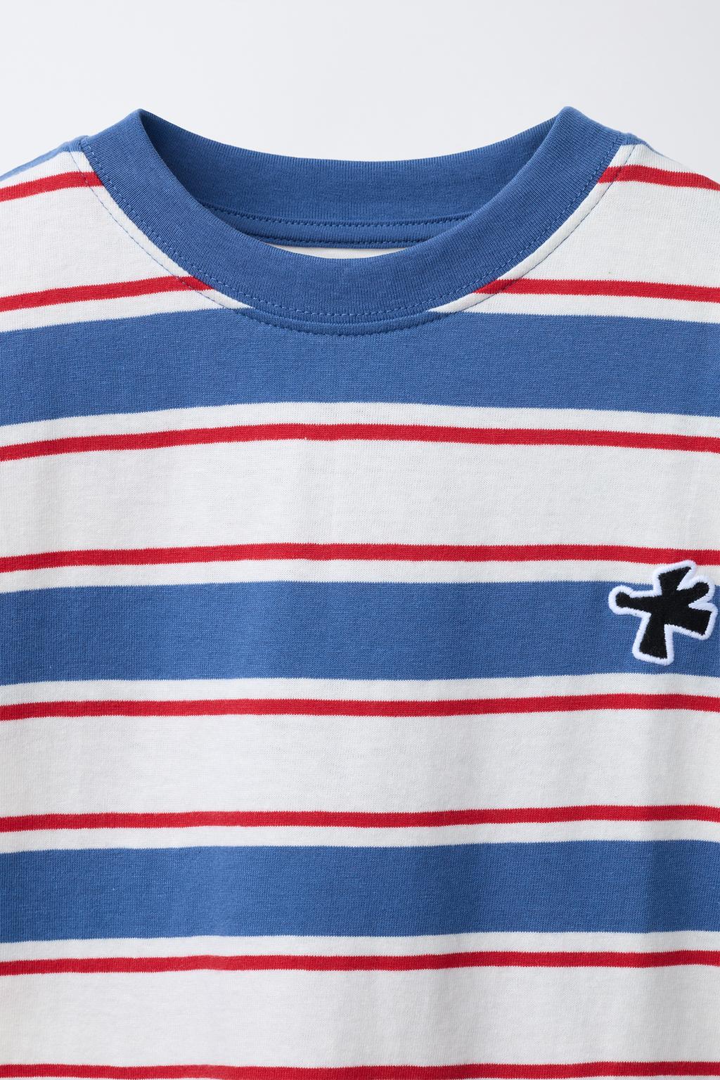 ФУТБОЛКА В ПОЛОСКУ С НАШИВКОЙ-ЛОГОТИПОМ