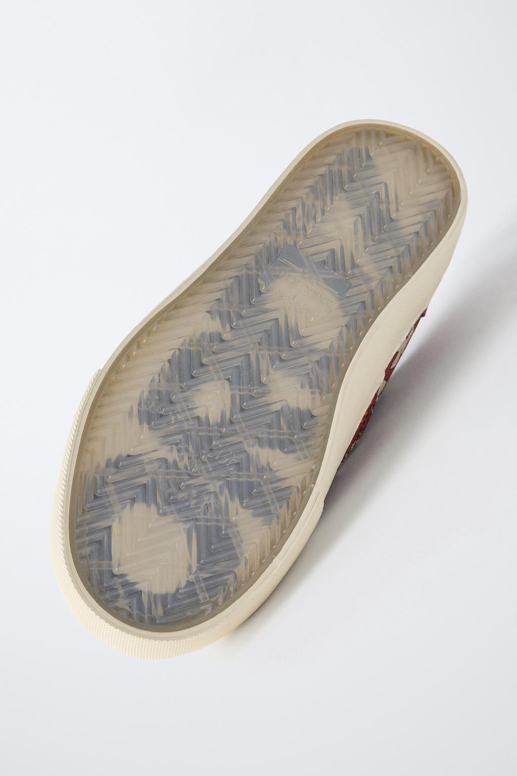 КРОССОВКИ СО ШНУРОВКОЙ