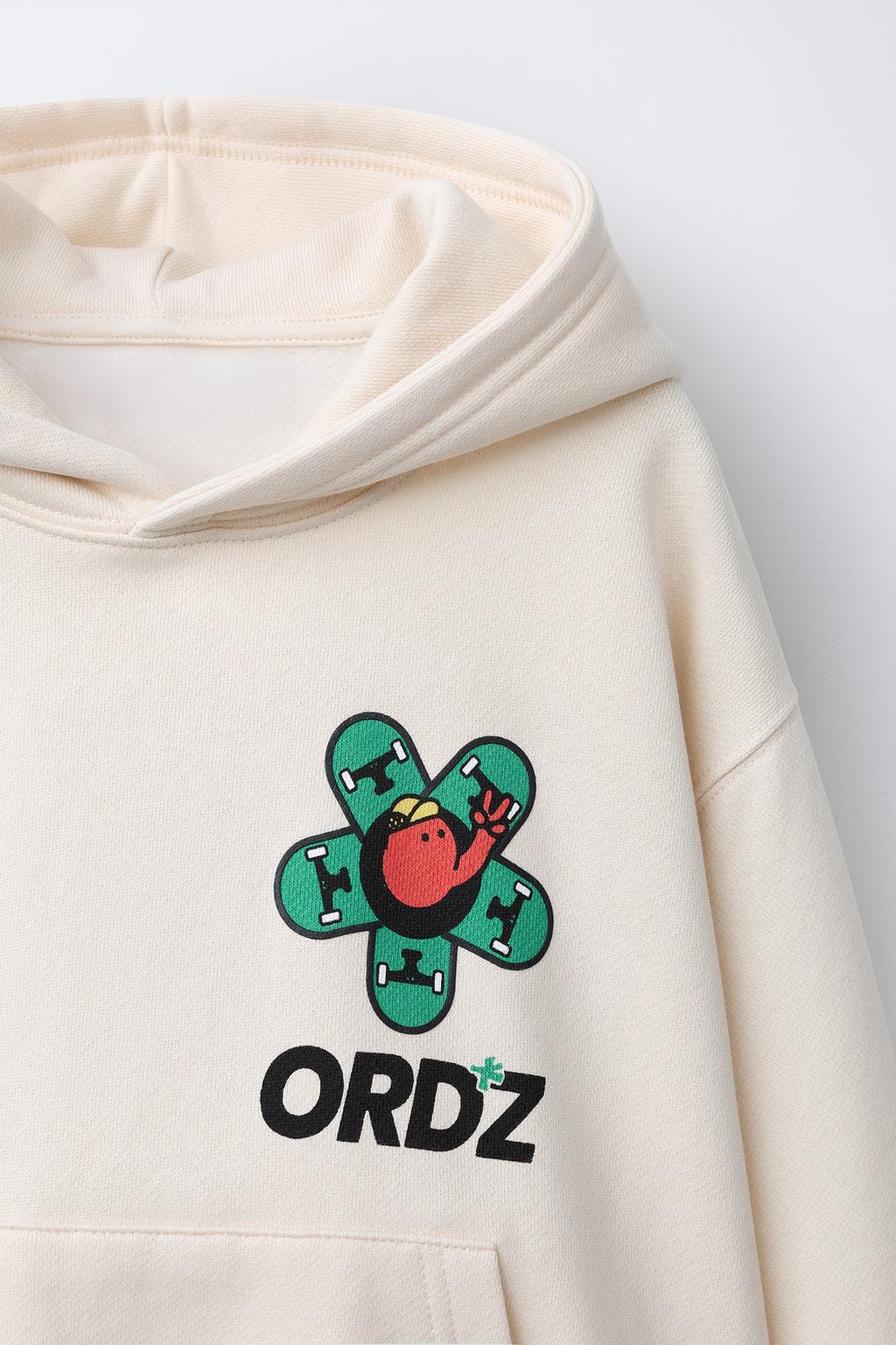 ХУДИ С ПРИНТОМ И ЛОГОТИПОМ