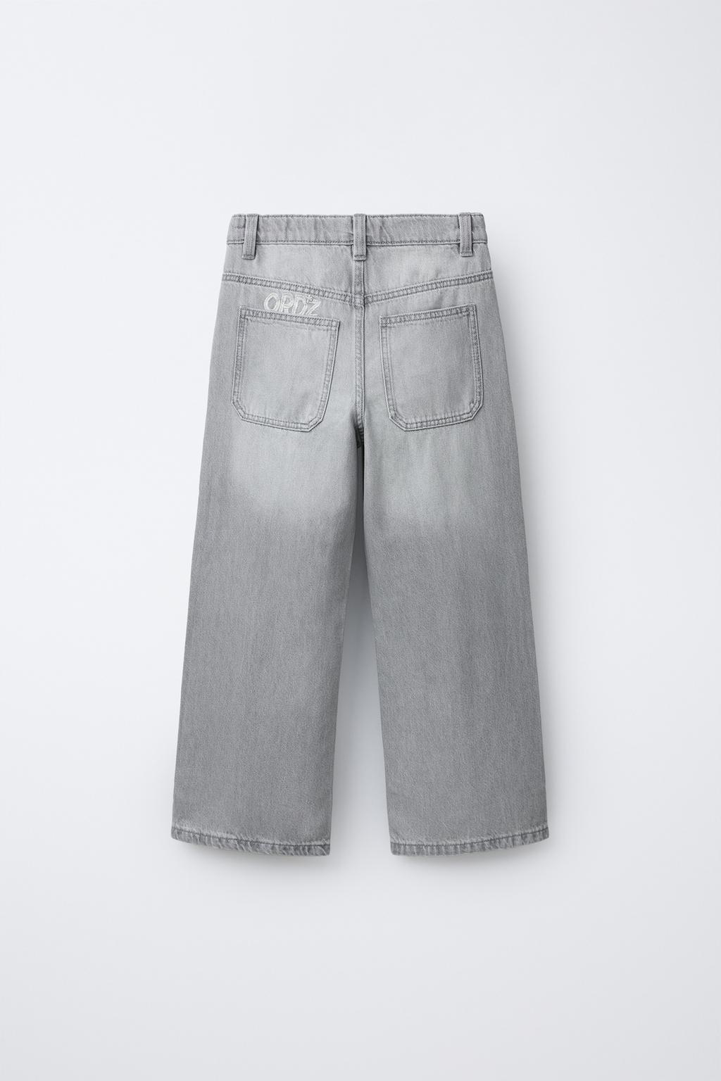 ДЖИНСЫ WIDE LEG С ВЫШИТЫМ ТЕКСТОМ