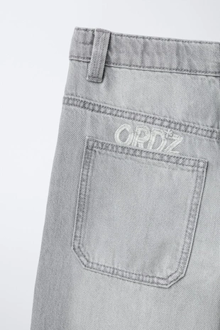 Джинсы WIDE LEG с вышитым текстом- Заказать в России