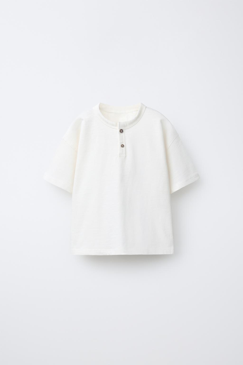 БАЗОВАЯ ФУТБОЛКА С ПУГОВИЦАМИ