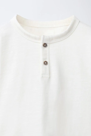 Базовая футболка с пуговицами- Заказать в России