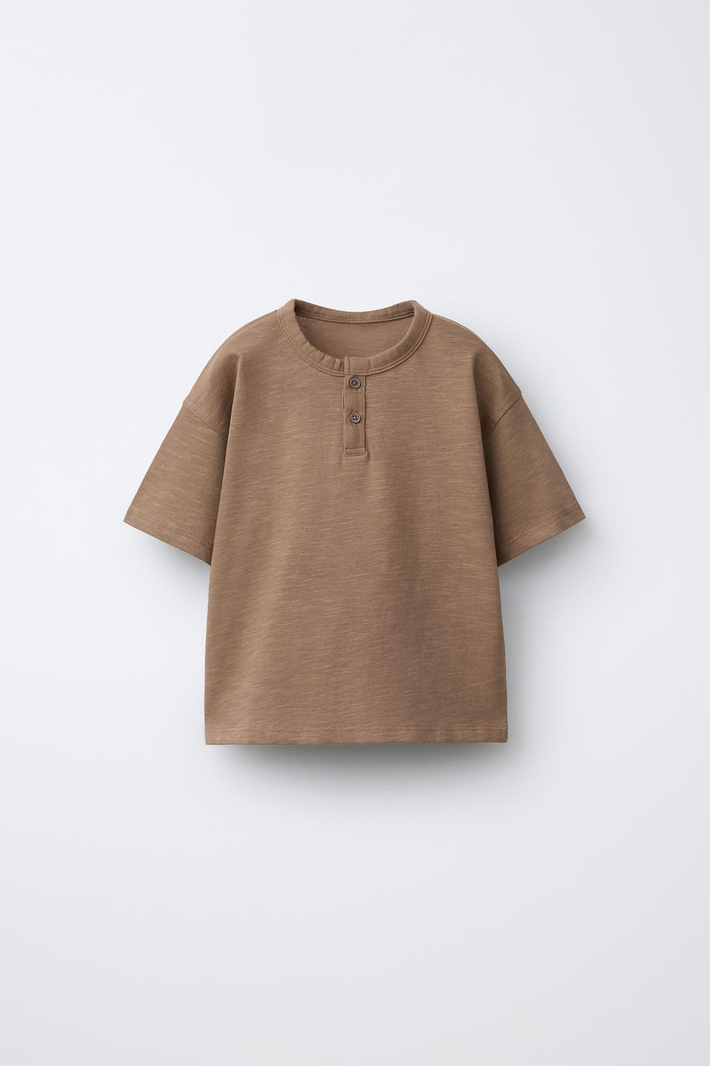 БАЗОВАЯ ФУТБОЛКА С ПУГОВИЦАМИ