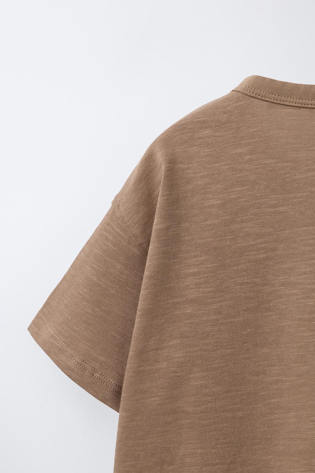 БАЗОВАЯ ФУТБОЛКА С ПУГОВИЦАМИ