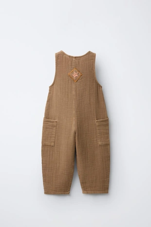 Длинный комбинезон в деревенском стиле с нашивками- Заказать в России