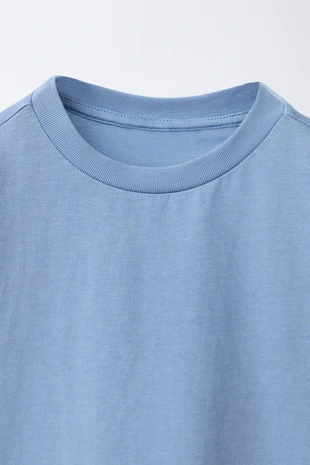 Однотонная футболка