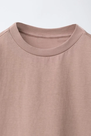 Однотонная футболка