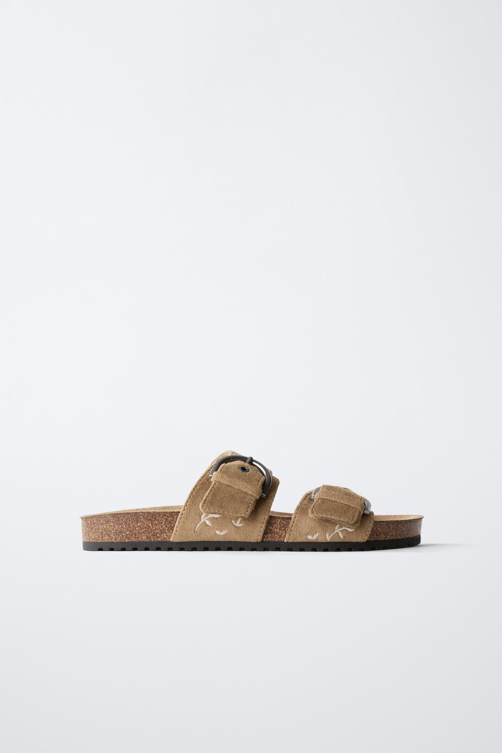 САНДАЛИИ С ДВУМЯ ВЫШИТЫМИ РЕМЕШКАМИ