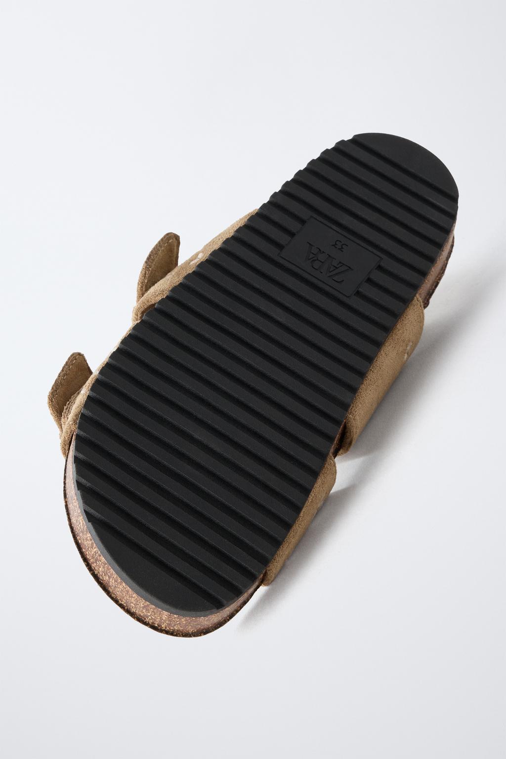 САНДАЛИИ С ДВУМЯ ВЫШИТЫМИ РЕМЕШКАМИ