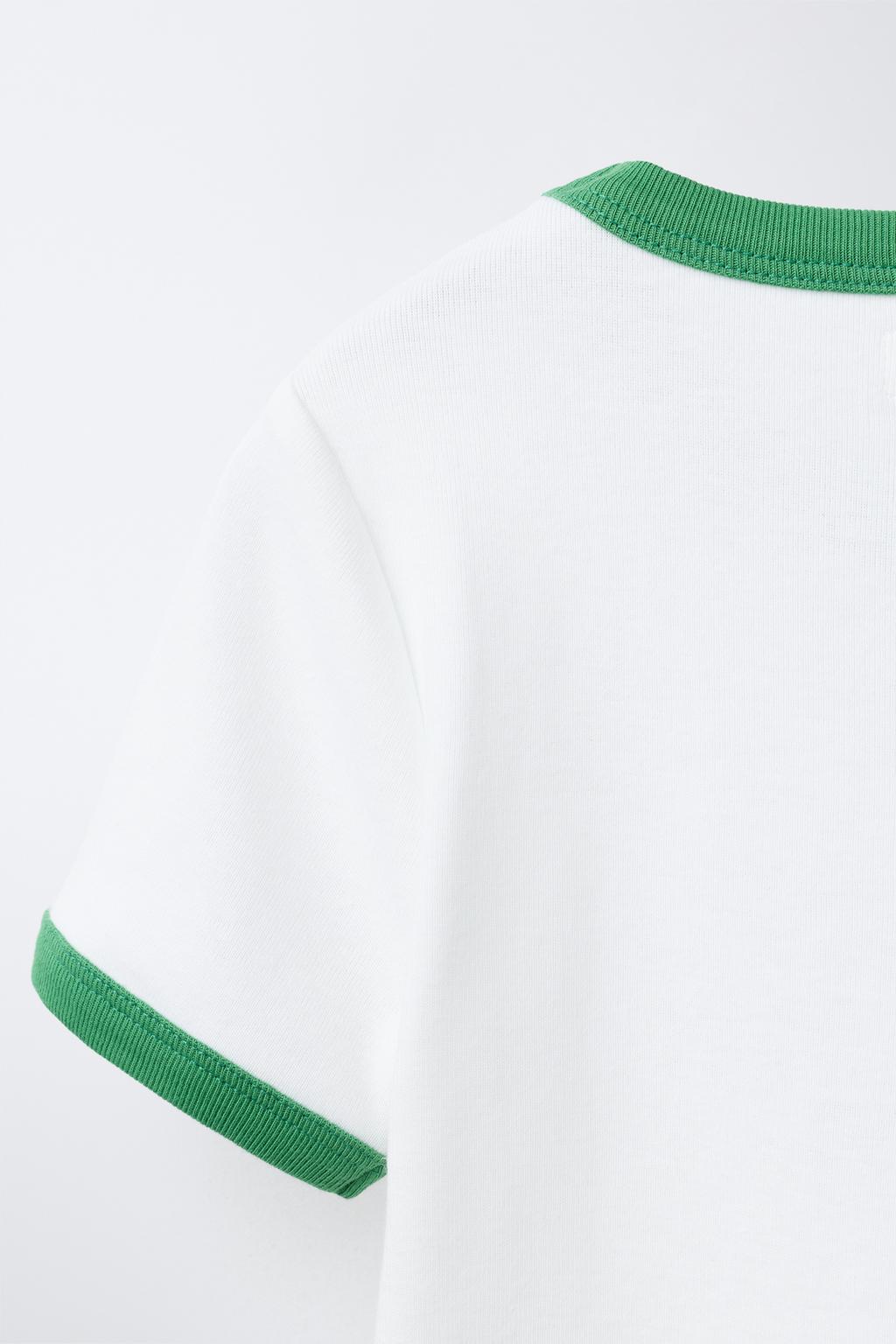 ФУТБОЛКА В РУБЧИК С КОНТРАСТНЫМ ТЕКСТОМ