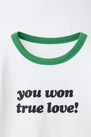 Футболка в рубчик с контрастным текстом- Заказать в России