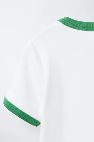 Футболка в рубчик с контрастным текстом- Заказать в России