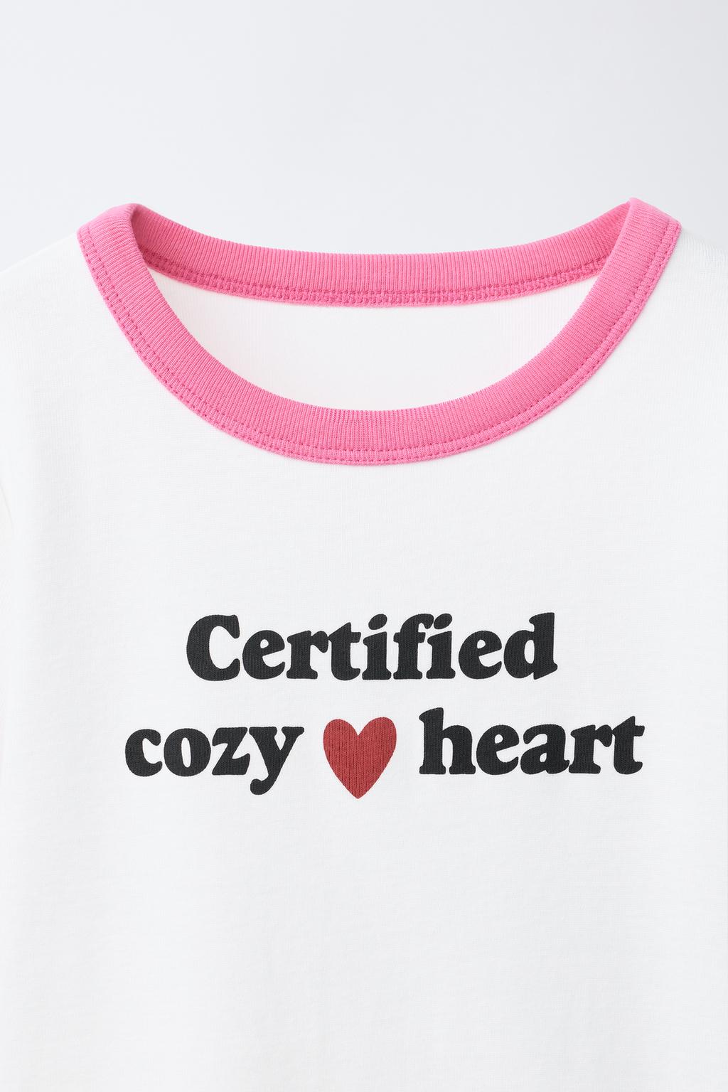 ФУТБОЛКА В РУБЧИК С КОНТРАСТНЫМ ТЕКСТОМ