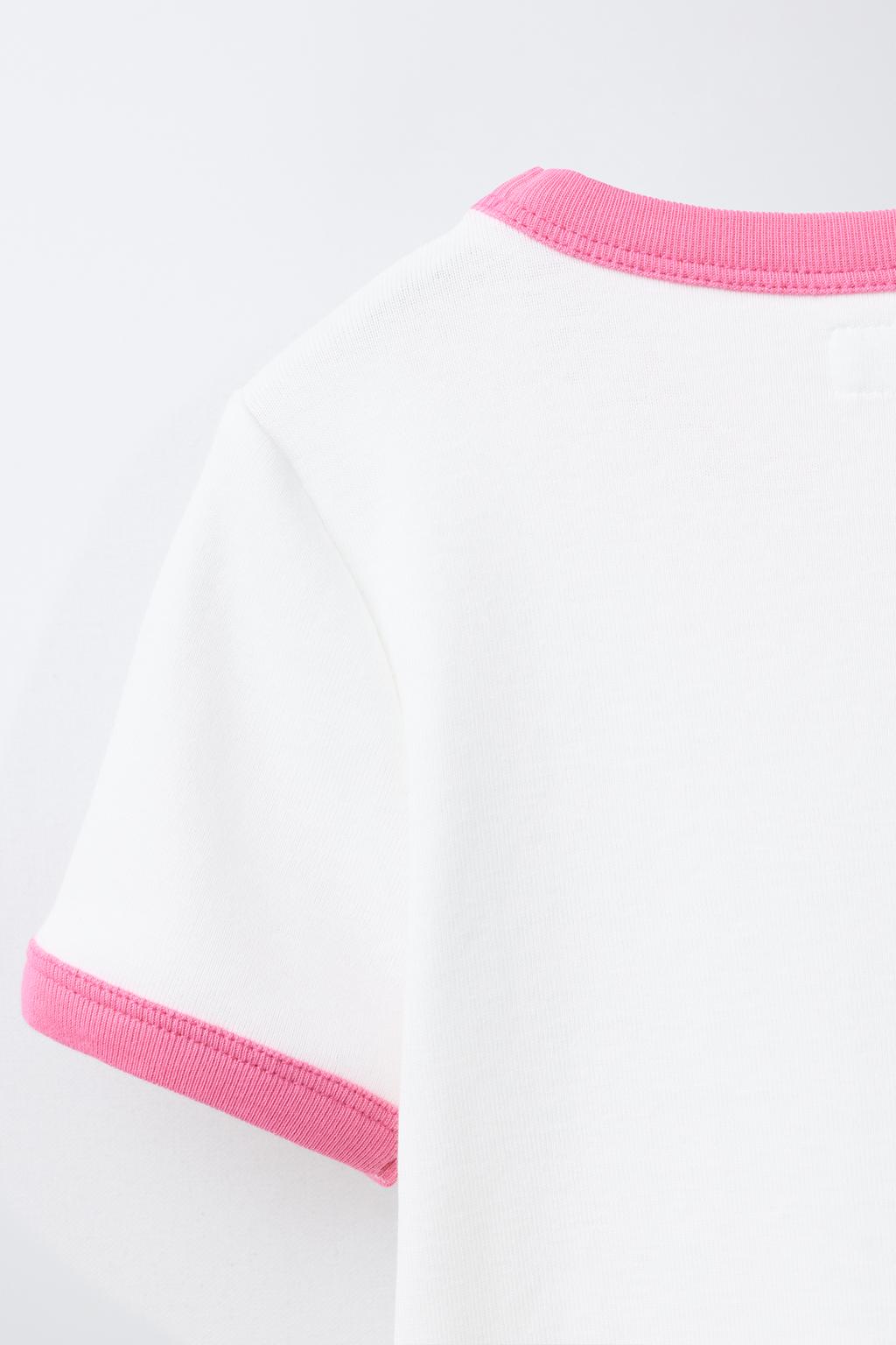 ФУТБОЛКА В РУБЧИК С КОНТРАСТНЫМ ТЕКСТОМ