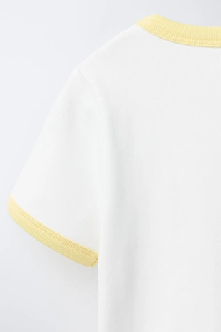 Футболка в рубчик с контрастным текстом- Заказать в России