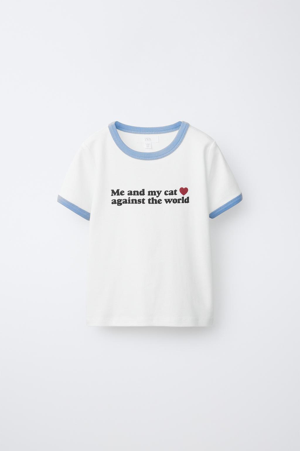 ФУТБОЛКА В РУБЧИК С КОНТРАСТНЫМ ТЕКСТОМ