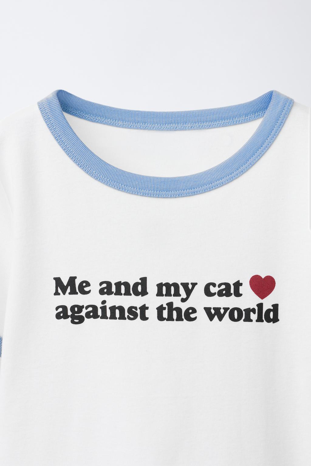 ФУТБОЛКА В РУБЧИК С КОНТРАСТНЫМ ТЕКСТОМ