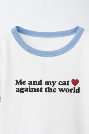 Футболка в рубчик с контрастным текстом- Заказать в России